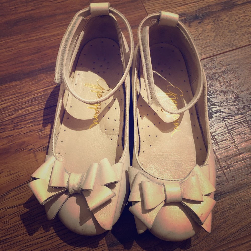 ~GIERGIANI~ Cream Double Bow Dressy Shoes